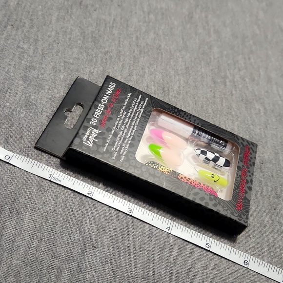 RARE!! Limited Edition Strawberry Leopard 30-Count Press-On Fashion Nails - Picture 6 of 6